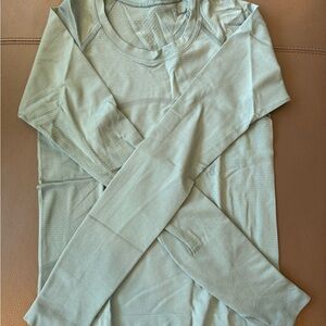 lululemon athletica light green swiftly tech long sleeve (race length) size 4